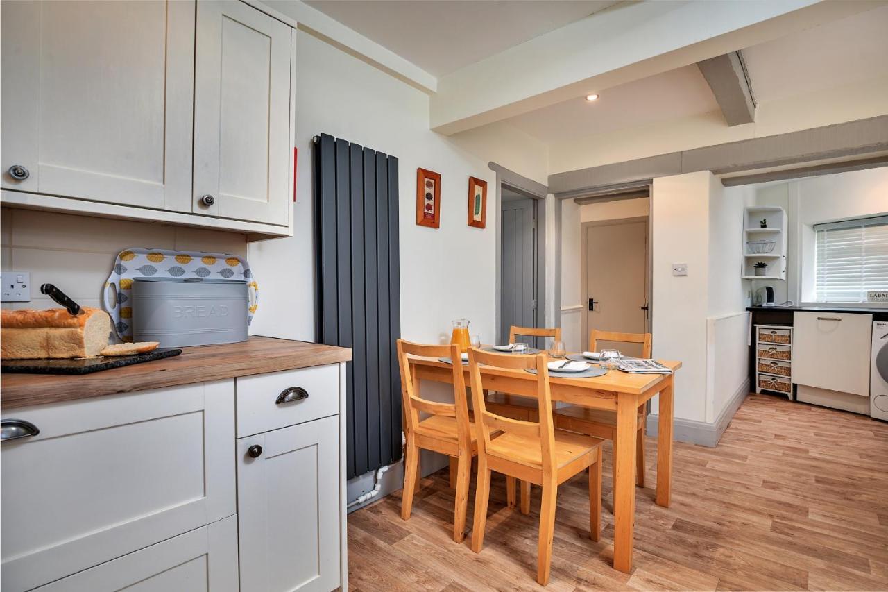 Finest Retreats - Cloggers Cottage Darley Экстерьер фото