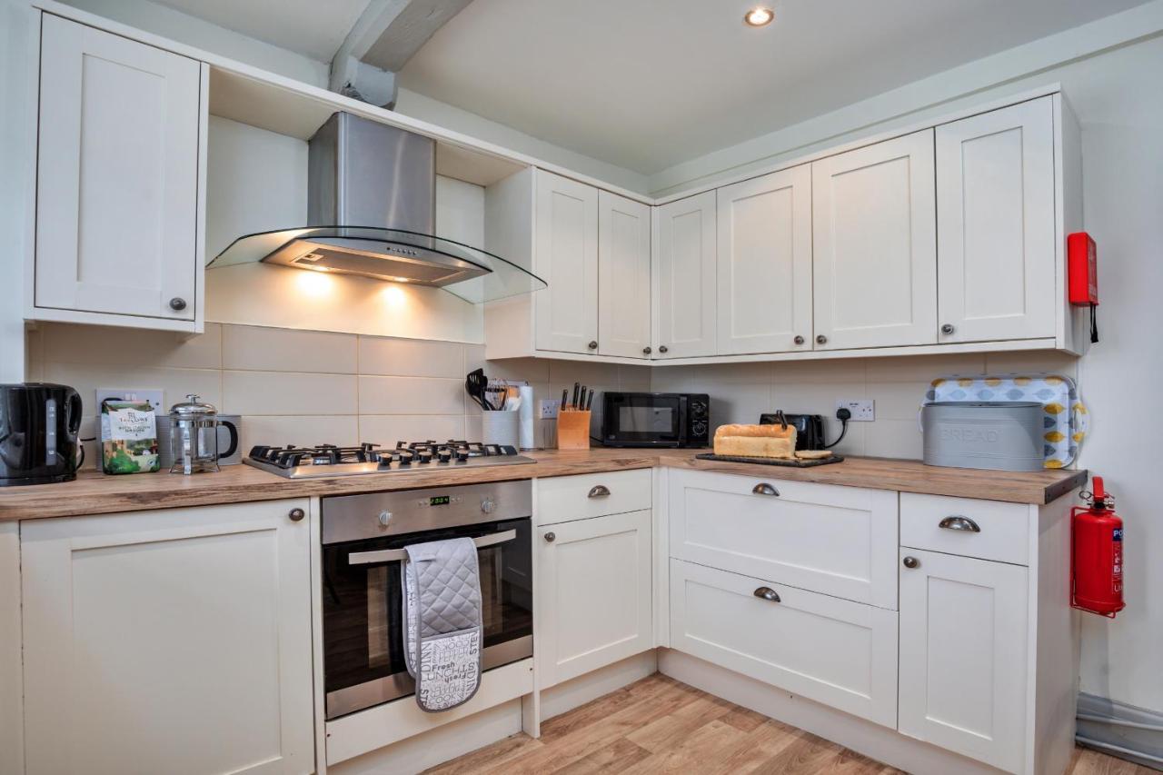 Finest Retreats - Cloggers Cottage Darley Экстерьер фото